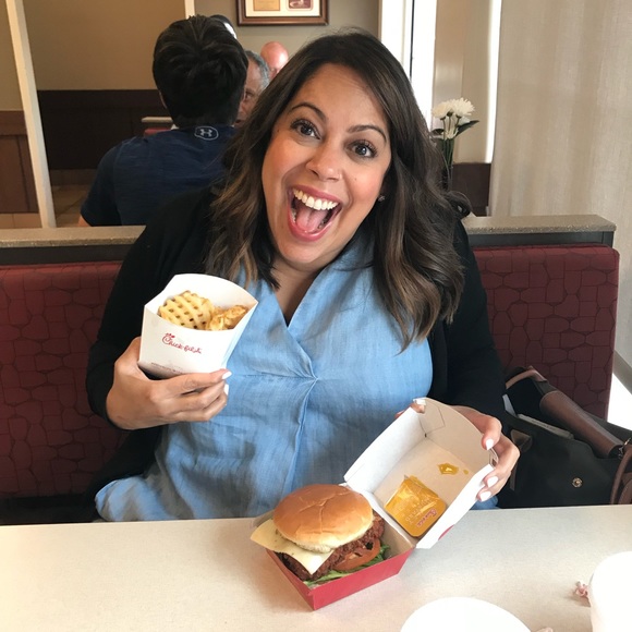 Hey Ya’ll! I’m Kim! Happy Poshing! - Picture 6 of 8